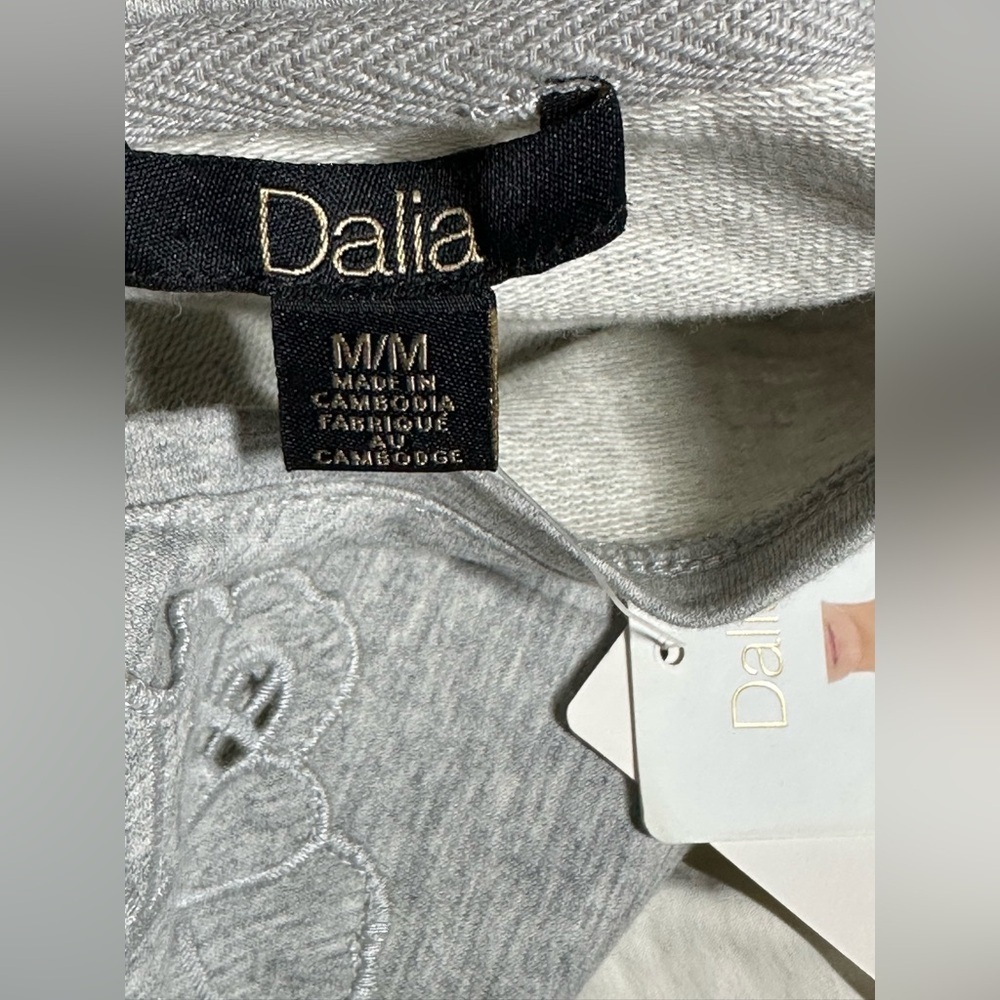 ✨NWT✨ Dalia: Women’s Long Sleeve Top- Size Medium (ptp approx 20in) - Picture 4 of 11